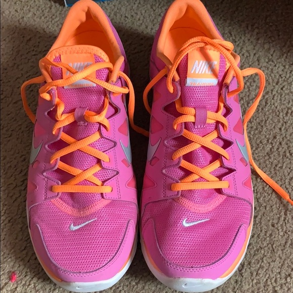 Size 9.5 Nike Training - Picture 2 of 3
